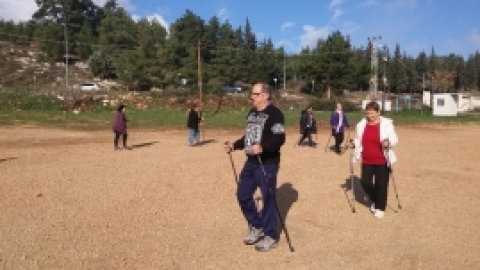חוג הליכה נורדית תשעח (5).jpg