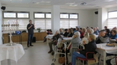 חגיגת חנוכה בקתדרה במרחבים דצמבר 2016 (7).jpg