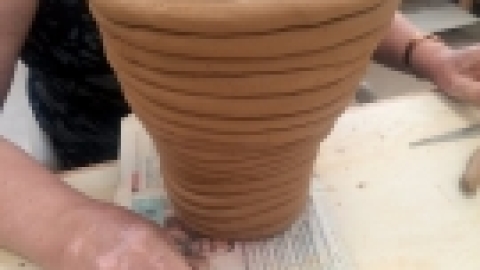 החוג לקרמיקה מתחילים של אדוה אפק (3).jpg