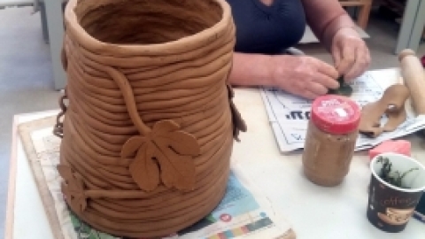 החוג לקרמיקה מתחילים של אדוה אפק (5).jpg