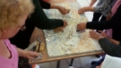 פעילות משותפת ליום המעשים הטובים לזקנים במועדוני עמותת מרחבים וילדי המועדוניות  (7).jpg