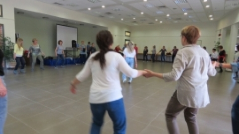 חוג לריקודי עם בהנחיית אבי אמסלם (2).jpg