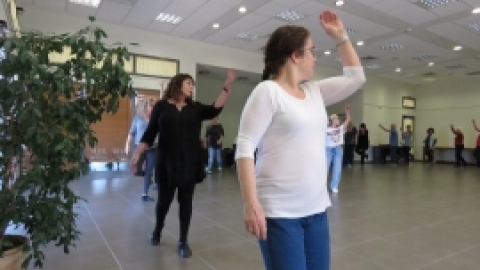 חוג לריקודי עם בהנחיית אבי אמסלם (10).jpg