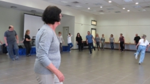 חוג לריקודי עם בהנחיית אבי אמסלם (8).jpg