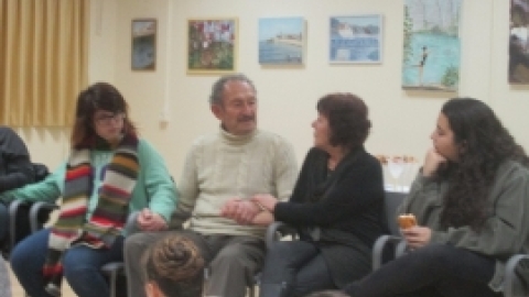 פגישה מחודשת להקרנת סרט ההצגה  דור לדור - מחושך לאור שהועלתה במסגרת תיאטרון עדות 7122015 (6).jpg