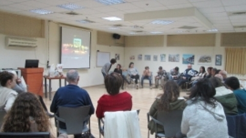 פגישה מחודשת להקרנת סרט ההצגה  דור לדור - מחושך לאור שהועלתה במסגרת תיאטרון עדות 7122015 (12).jpg