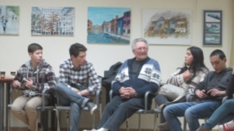 פגישה מחודשת להקרנת סרט ההצגה  דור לדור - מחושך לאור שהועלתה במסגרת תיאטרון עדות 7122015 (8).jpg