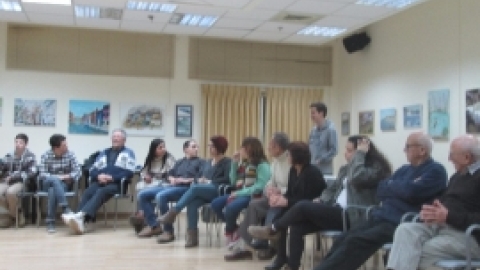 פגישה מחודשת להקרנת סרט ההצגה  דור לדור - מחושך לאור שהועלתה במסגרת תיאטרון עדות 7122015 (7).jpg