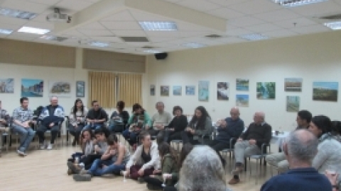 פגישה מחודשת להקרנת סרט ההצגה  דור לדור - מחושך לאור שהועלתה במסגרת תיאטרון עדות 7122015 (5).jpg