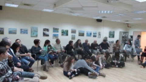 פגישה מחודשת להקרנת סרט ההצגה  דור לדור - מחושך לאור שהועלתה במסגרת תיאטרון עדות 7122015 (16).jpg