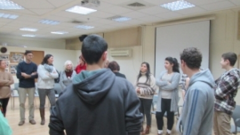 פגישה מחודשת להקרנת סרט ההצגה  דור לדור - מחושך לאור שהועלתה במסגרת תיאטרון עדות 7122015 (21).jpg