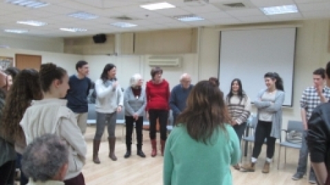 פגישה מחודשת להקרנת סרט ההצגה  דור לדור - מחושך לאור שהועלתה במסגרת תיאטרון עדות 7122015 (20).jpg